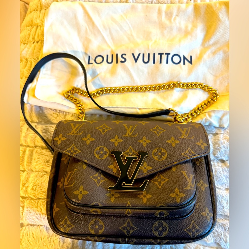 Brand New Louis Vuitton Passy shoulder bag purse
